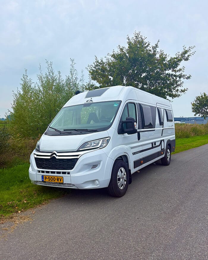 Adria twin 2 buitenkant