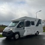 Sun living 4 persoons camper buiten